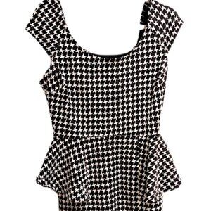 Houndstooth peplum dress with open back, knee length - Size M